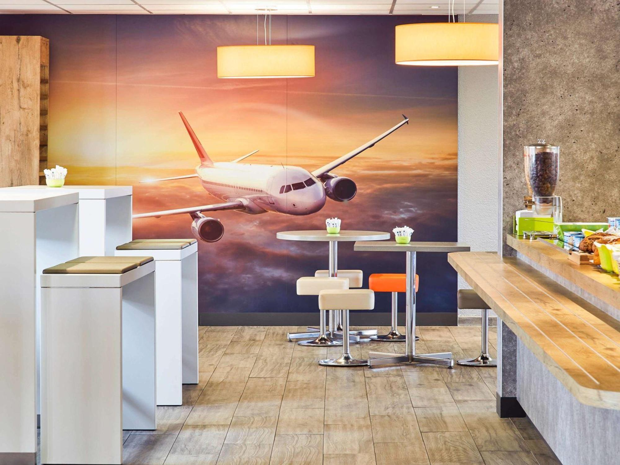Ibis Budget Marseille Aeroport Provence Vitrolles  Eksteriør bilde