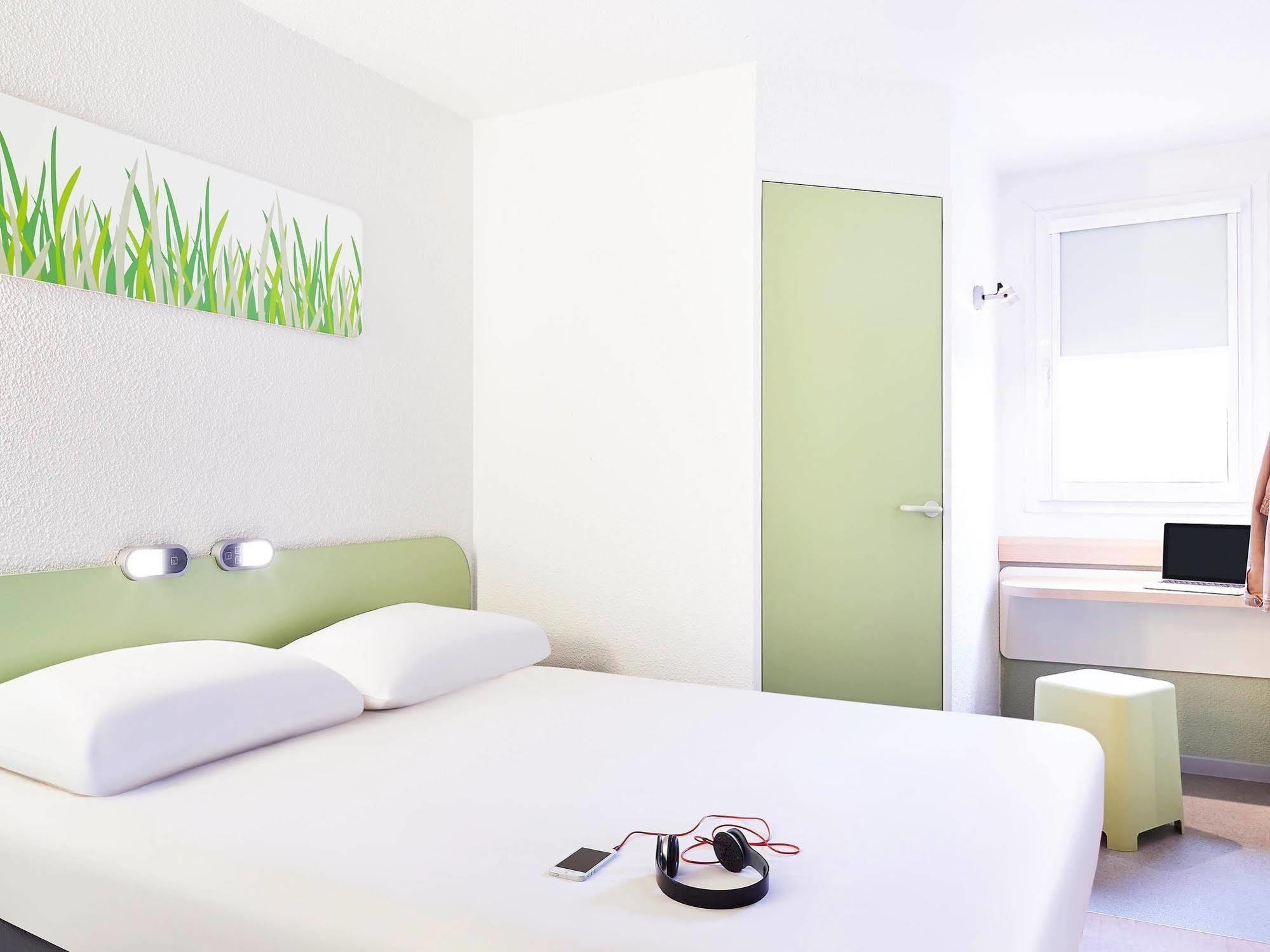 Ibis Budget Marseille Aeroport Provence Vitrolles  Eksteriør bilde